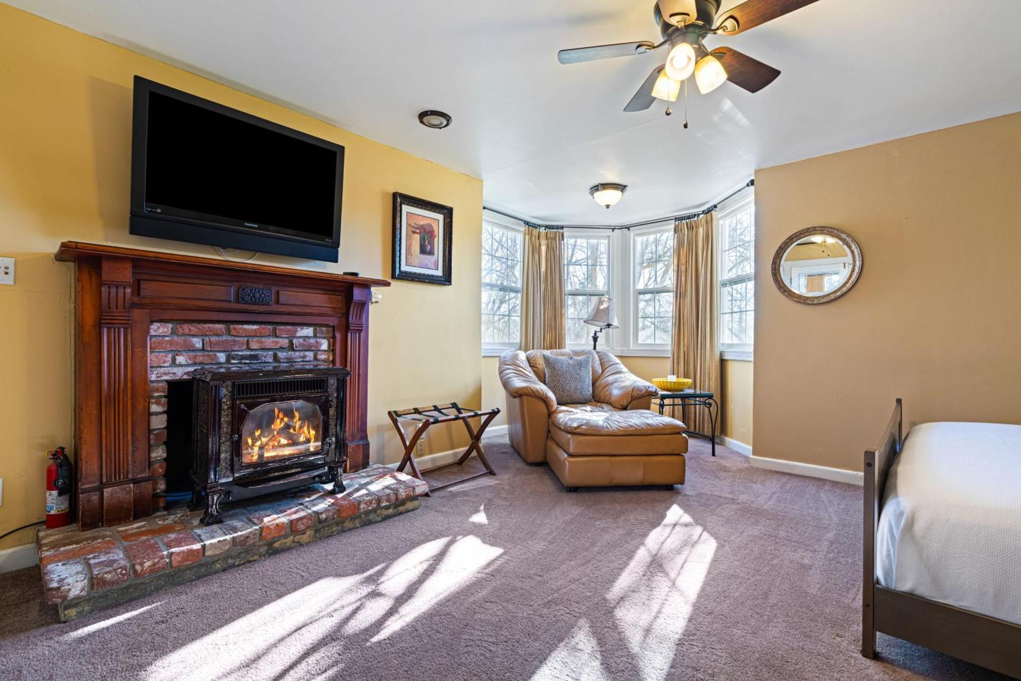 Victorian Manor In Paso Robles Wine Country Pool Hot Tub Firepit Tennis Court Sleeps 28 Exterior photo