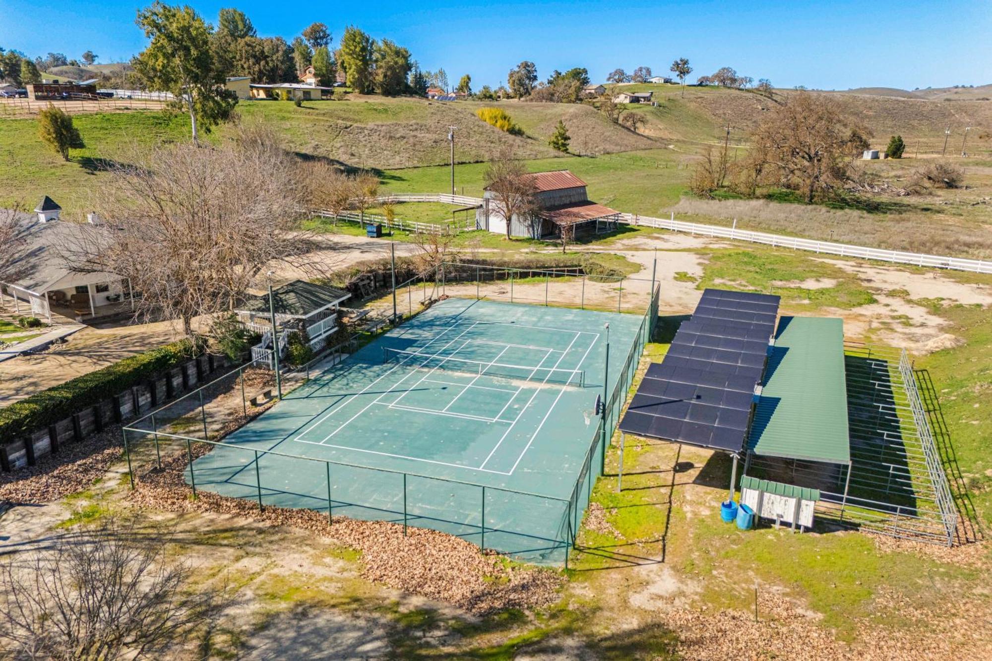 Victorian Manor In Paso Robles Wine Country Pool Hot Tub Firepit Tennis Court Sleeps 28 Exterior photo