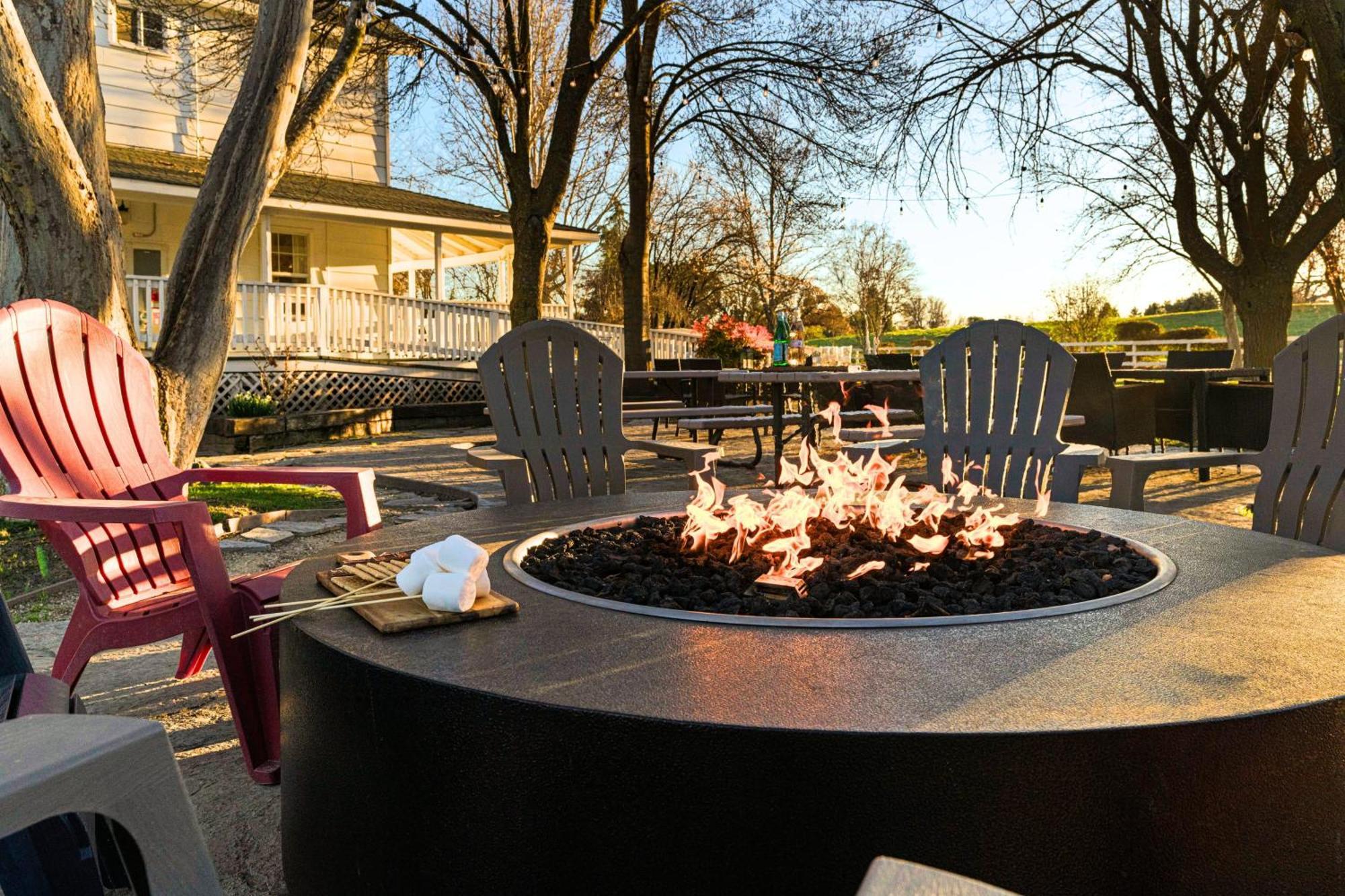 Victorian Manor In Paso Robles Wine Country Pool Hot Tub Firepit Tennis Court Sleeps 28 Exterior photo